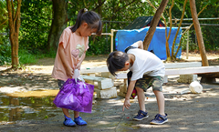 子供を真ん中に支えあい育ちあう「小さな村」